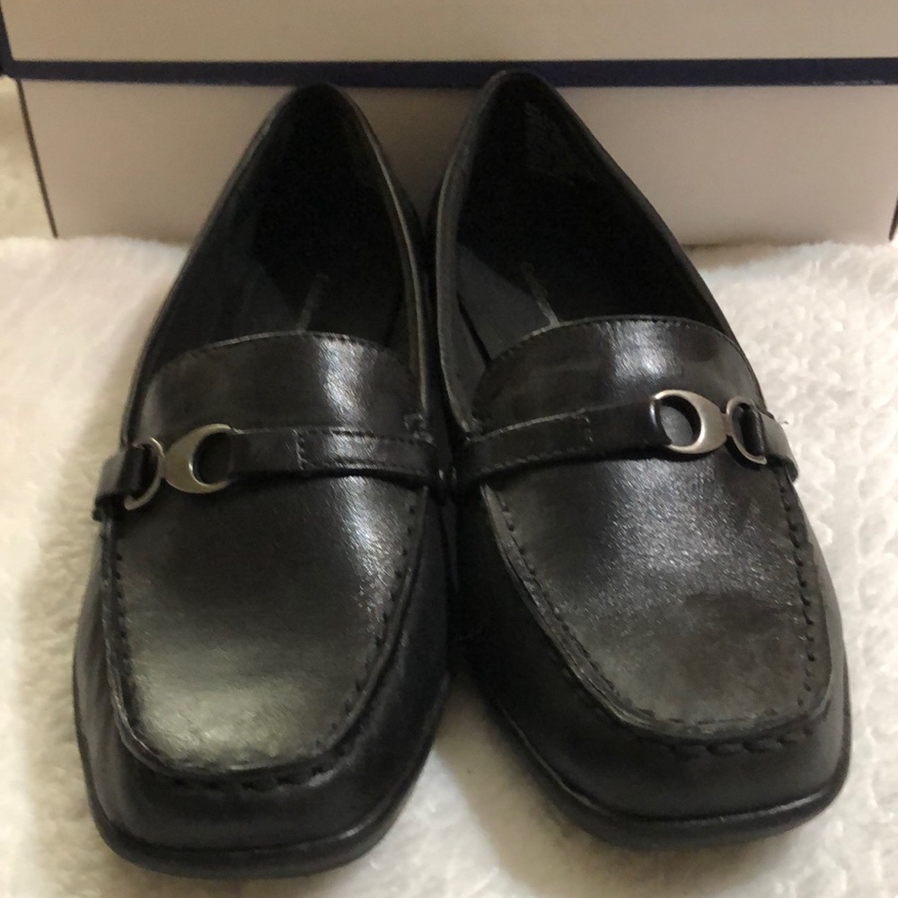 Croft & Barrow Women’s 8 Black Leather Loafer Slip On Shoe Office Casual